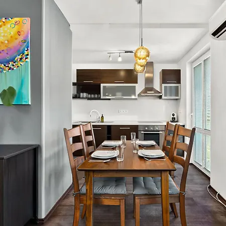 Homely With Balcony - Ba شقة براتسيلافا