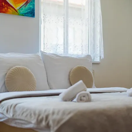 Homely With Balcony - Ba * براتسيلافا