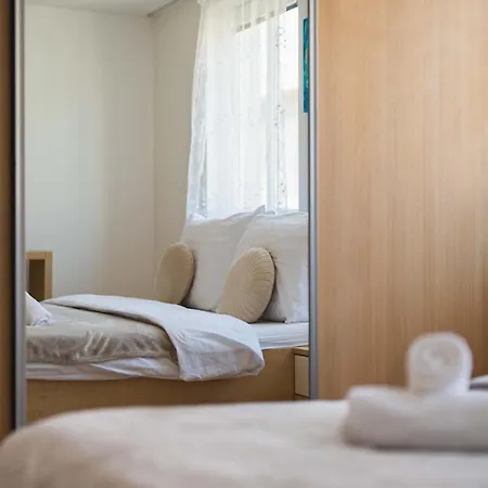 Homely With Balcony - Ba شقة