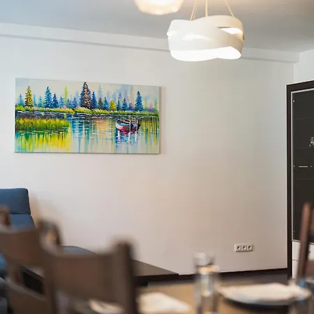 Homely With Balcony - Ba شقة براتسيلافا